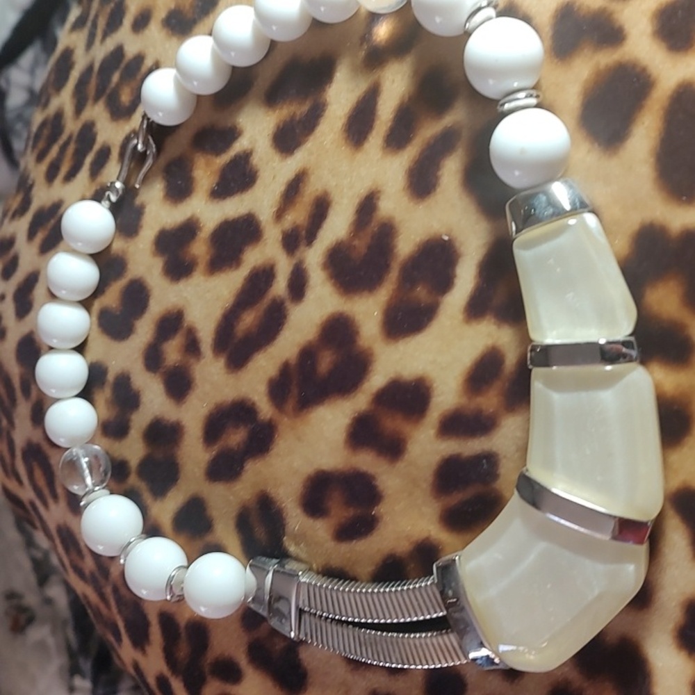 Necklace/White&Silver - Picture 5 of 7